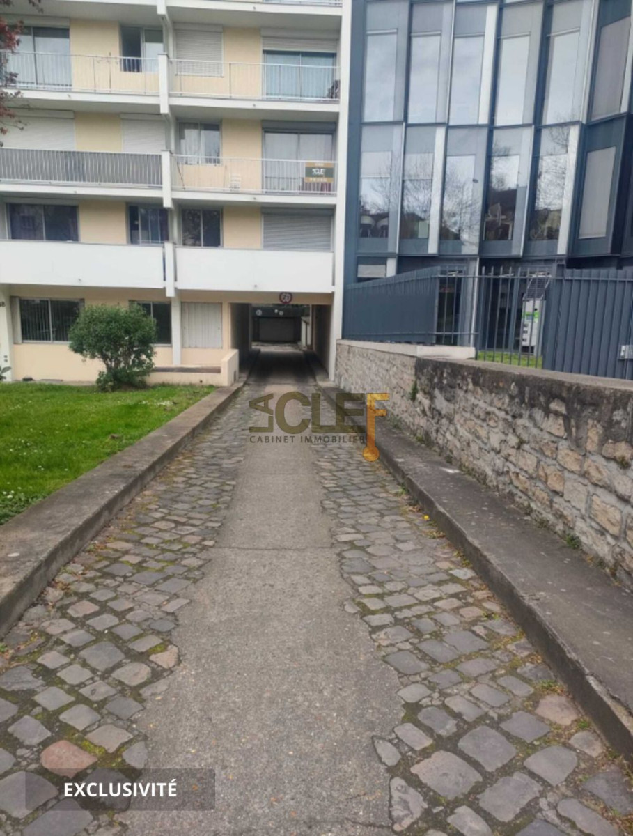 
                                                Vente
                                                 Place de parking Avenue Aristide Briand