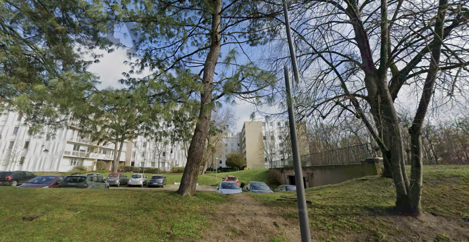 
                                                Location
                                                 Place de parking couverte