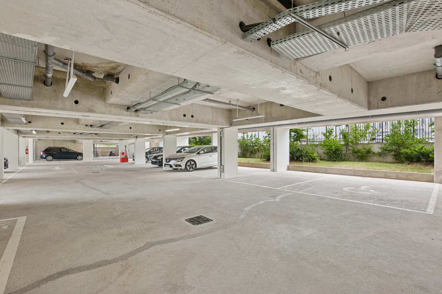 
                                                Location
                                                 Place de parking extérieure