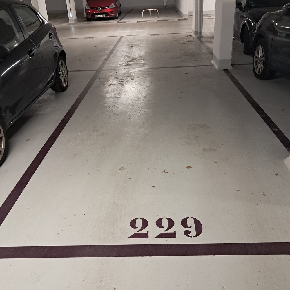 
                                                Location
                                                 Place de parking immeuble très récent