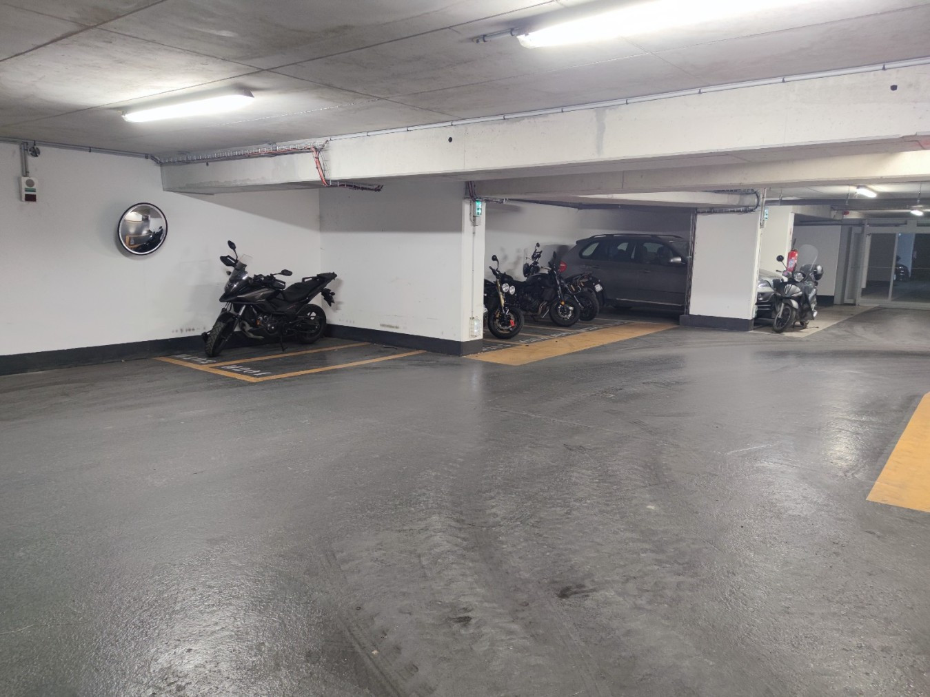 
                                                Location
                                                 Place de Parking Moto Paris 17 ème - Batignolles