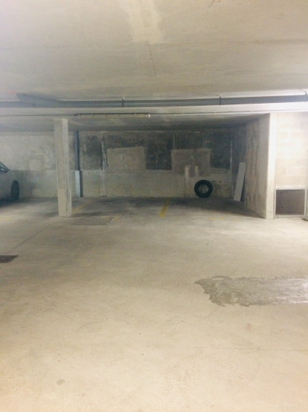 
                                                Location
                                                 Place de parking souterrain sécurisée   1 Pièce ·