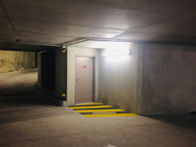 
                                                Location
                                                 Place de parking souterrain sécurisée   1 Pièce ·