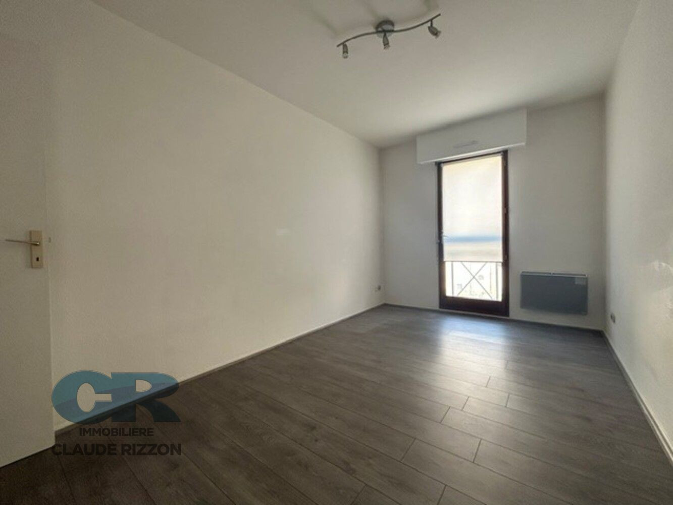 
                                                Vente
                                                 PLACE DES VOSGES - F2 à vendre