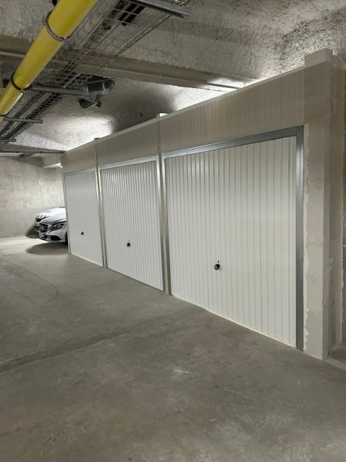 
                                                Location
                                                 BOX GARAGE ANTONY