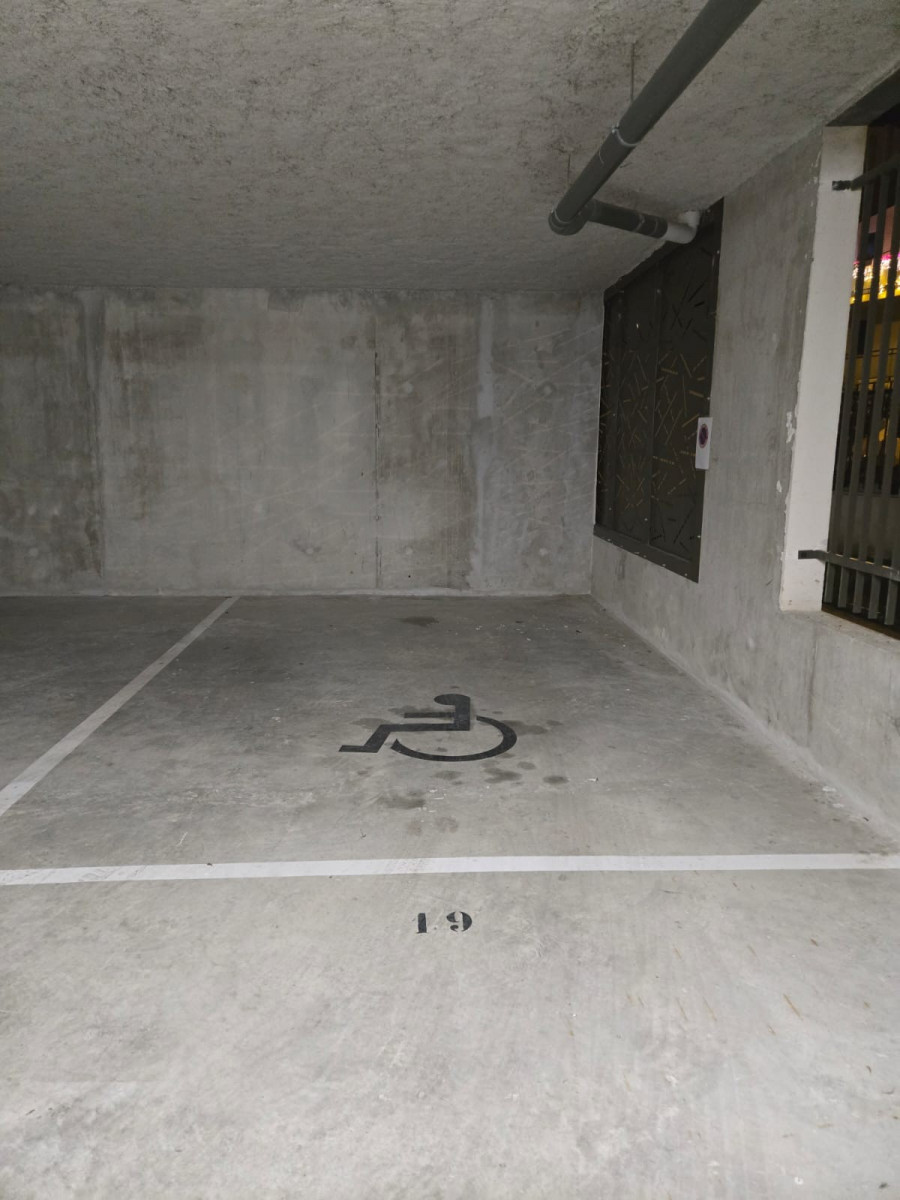 
                                                Location
                                                 Places de parking - Champs sur Marne