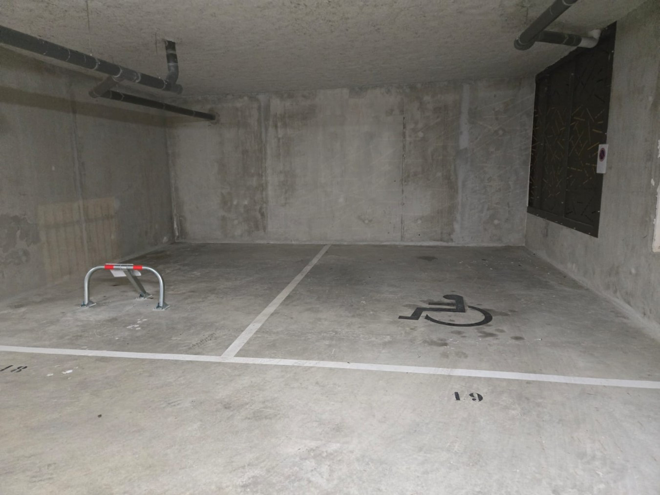 
                                                Location
                                                 Places de parking - Champs sur Marne