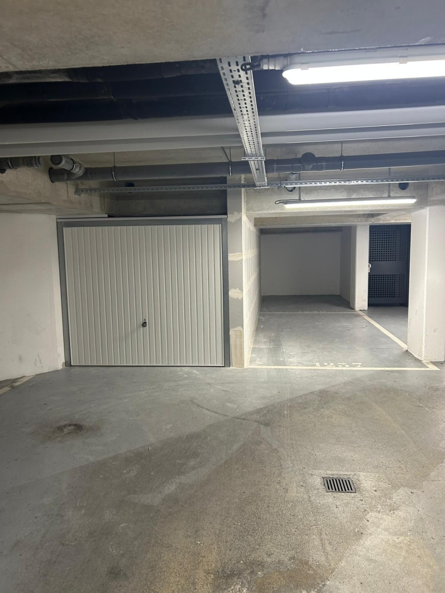 
                                                Vente
                                                 Places de de parking - RESIDENCE SECURISEE