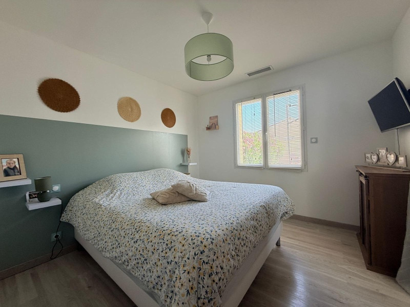 
                                                Vente
                                                 Plain-pied 130m2 - 4 chambres - Piscine chauffée - Terrain 1 687 m²