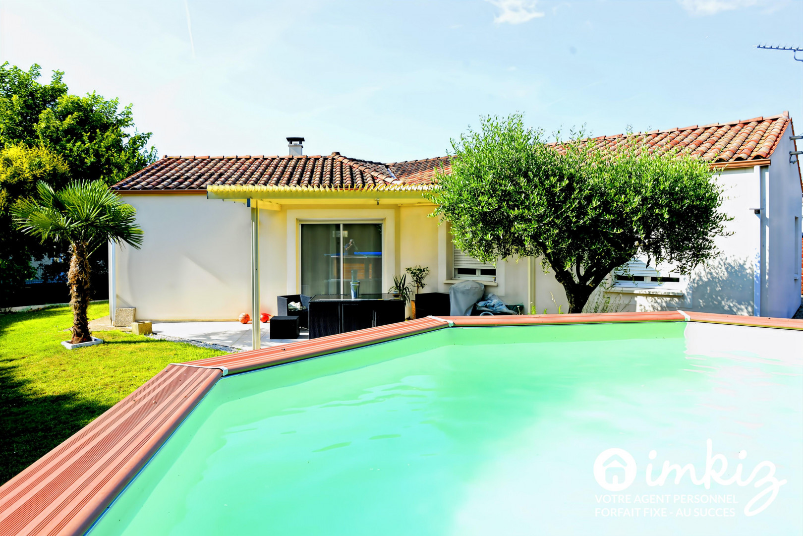 
                                                Vente
                                                 Plain pied 1bureau pergola piscine bois 1 parking