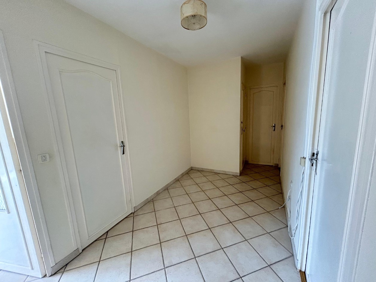 
                                                Location
                                                 plain-pied 3 chambres jardin garage