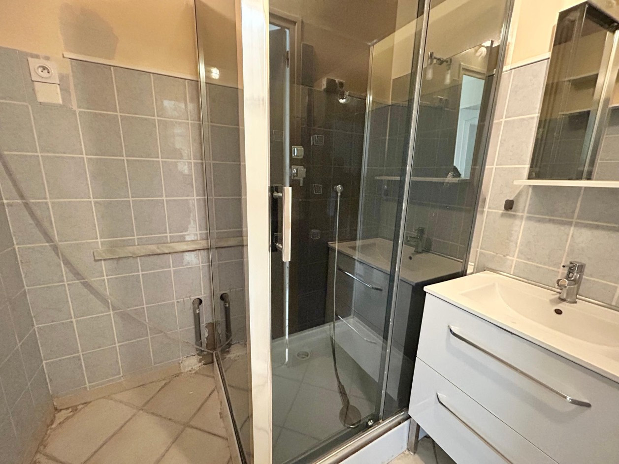 
                                                Location
                                                 plain-pied 3 chambres jardin garage