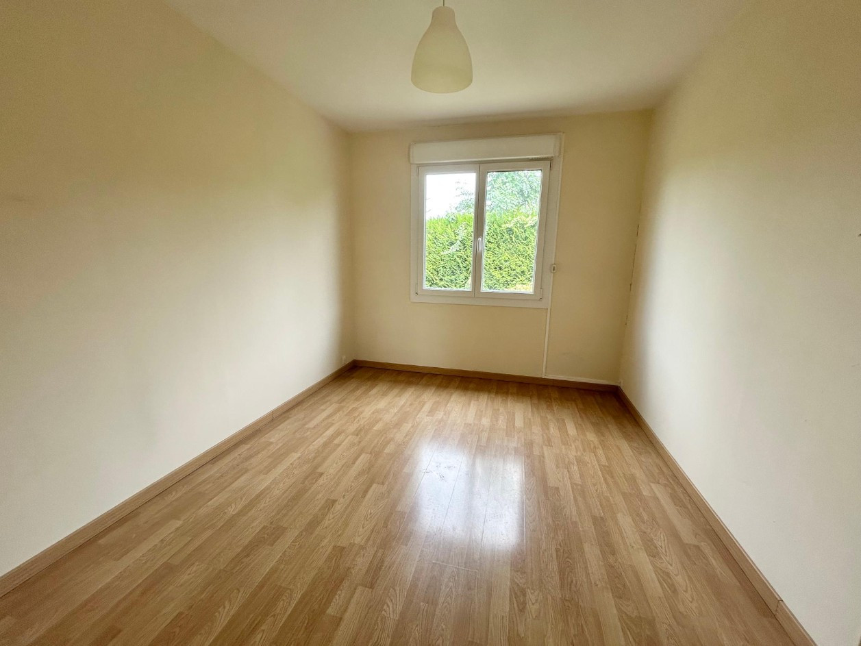 
                                                Location
                                                 plain-pied 3 chambres jardin garage