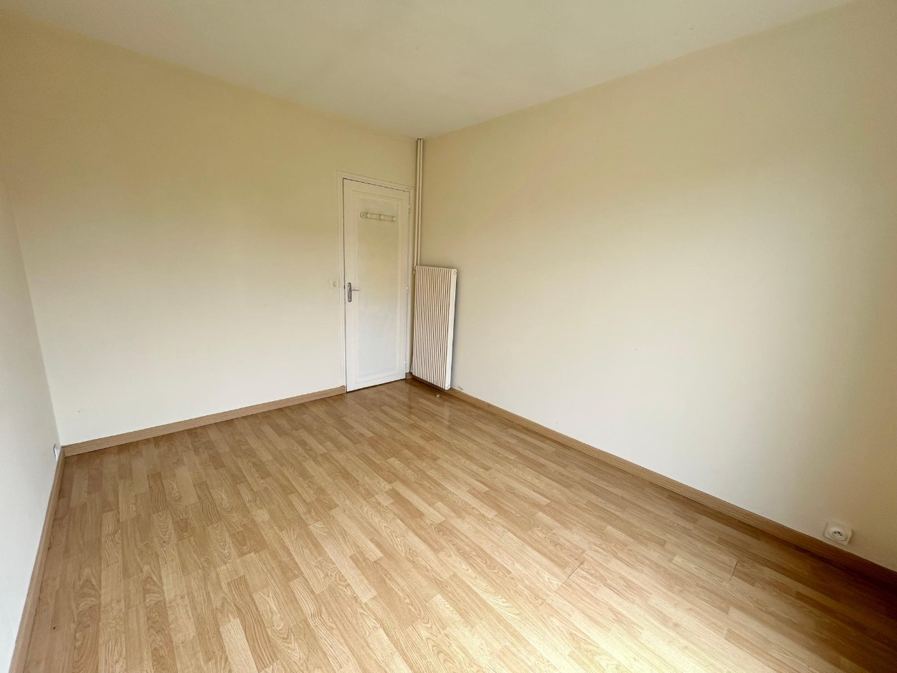 
                                                Location
                                                 plain-pied 3 chambres jardin garage