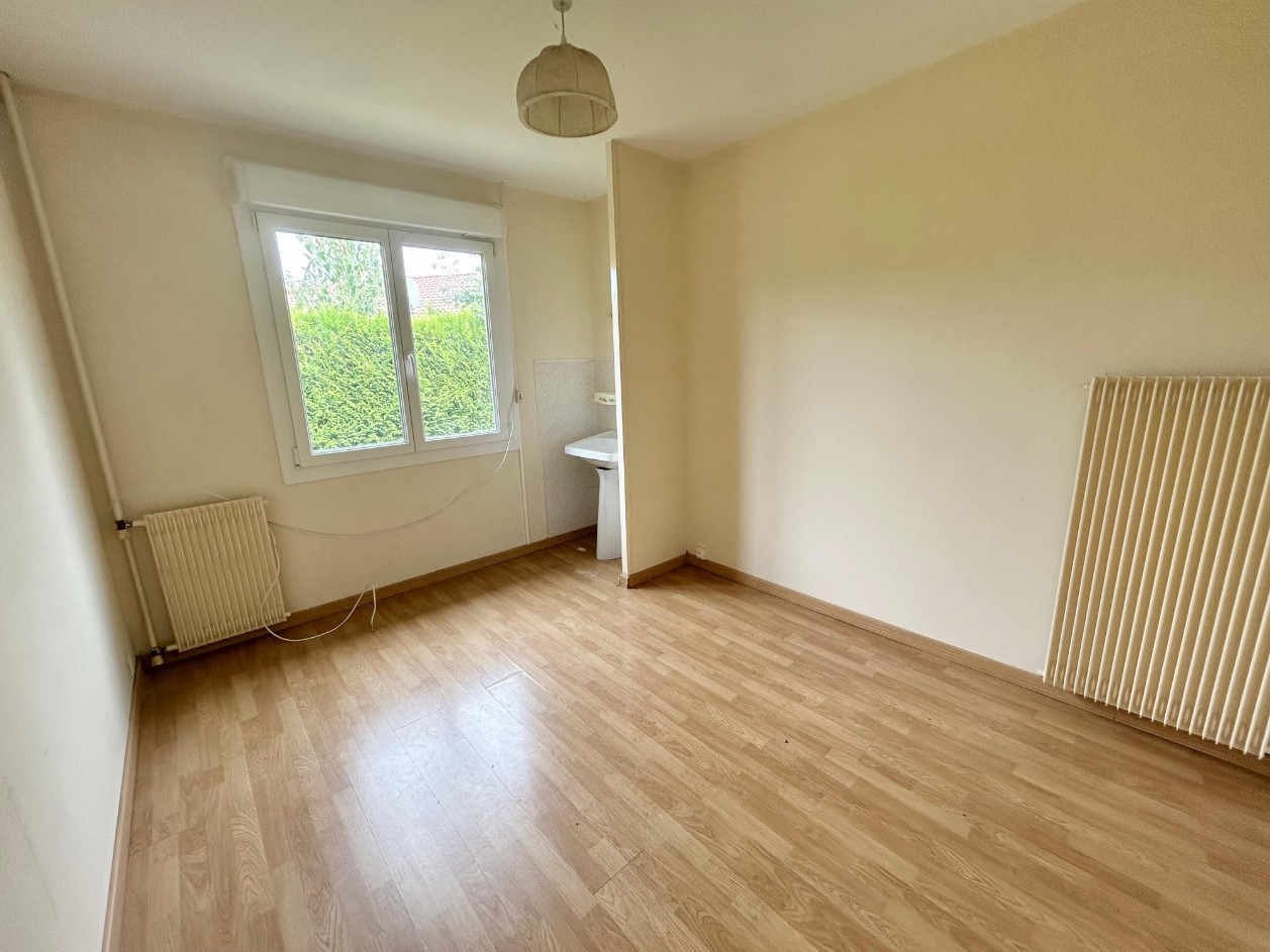 
                                                Location
                                                 plain-pied 3 chambres jardin garage