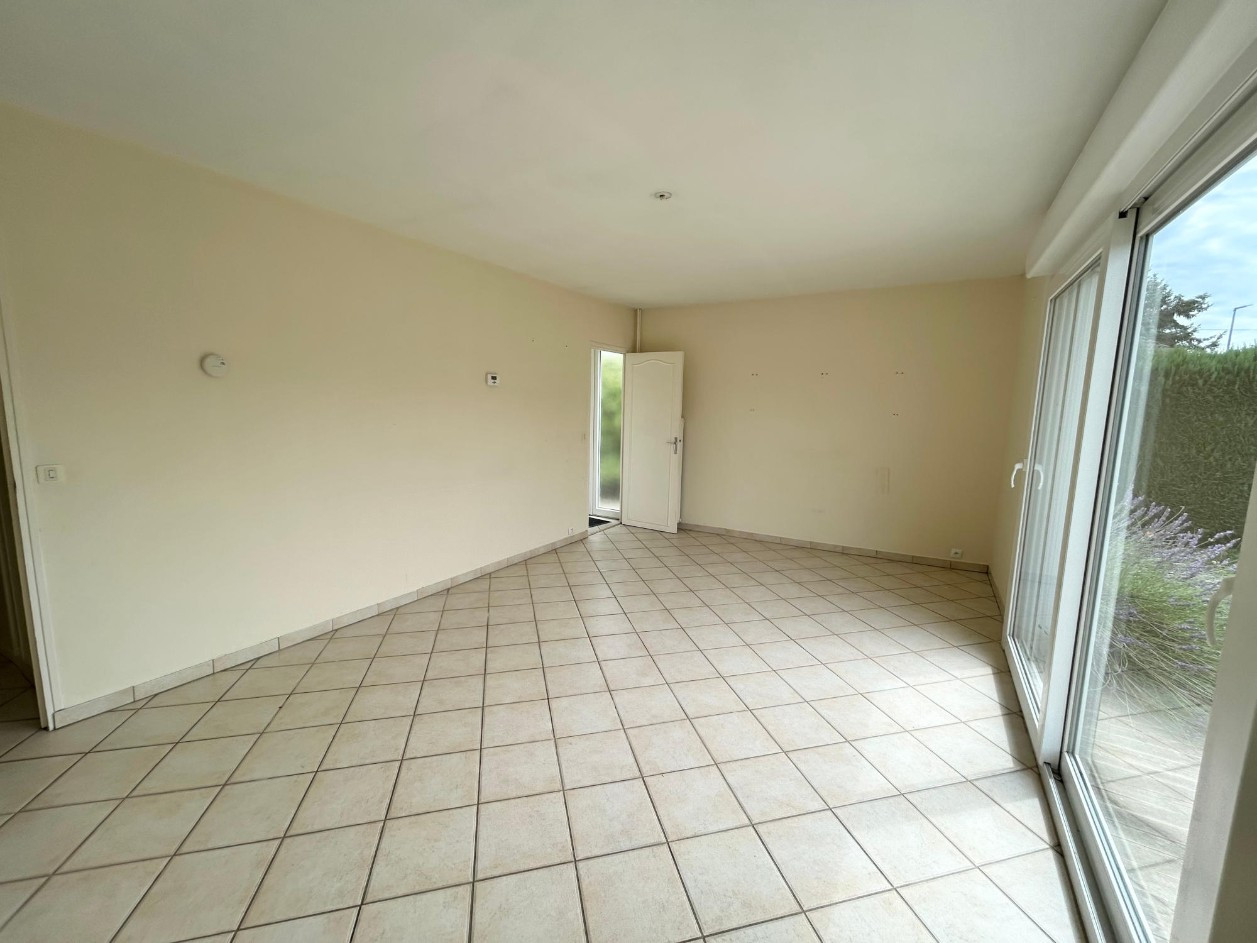 
                                                Location
                                                 plain-pied 3 chambres jardin garage