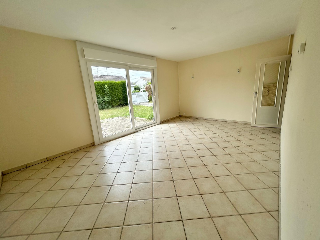 
                                                Location
                                                 plain-pied 3 chambres jardin garage