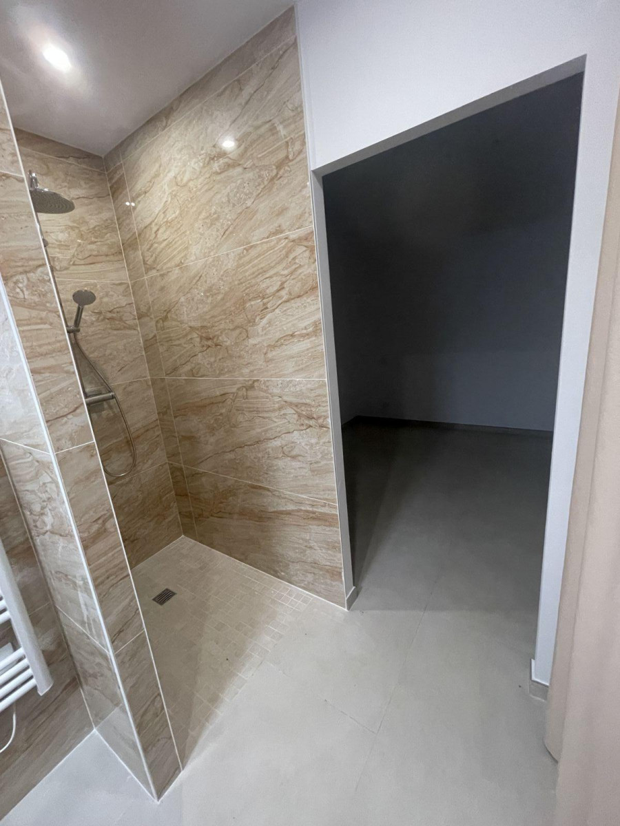 
                                                Location
                                                 Plain-pied cosy ,idéal pour une vie facile