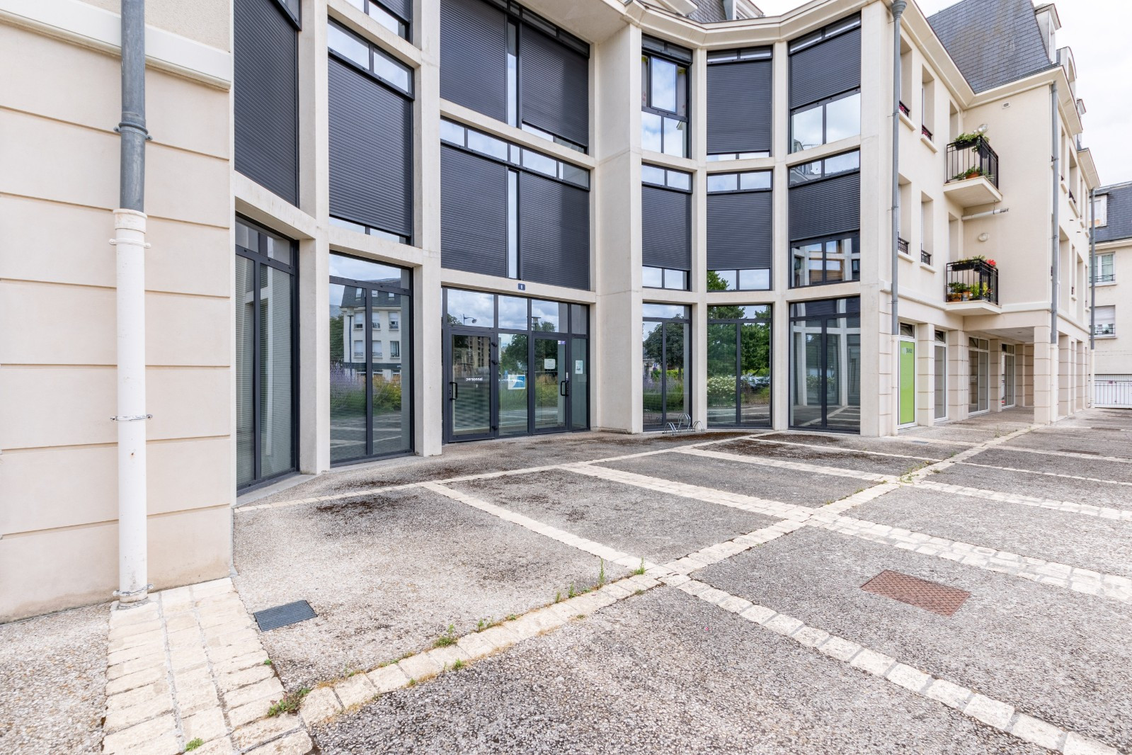 
                                                Vente
                                                 Plateau de bureaux loué 498 m² à Soissons (02)