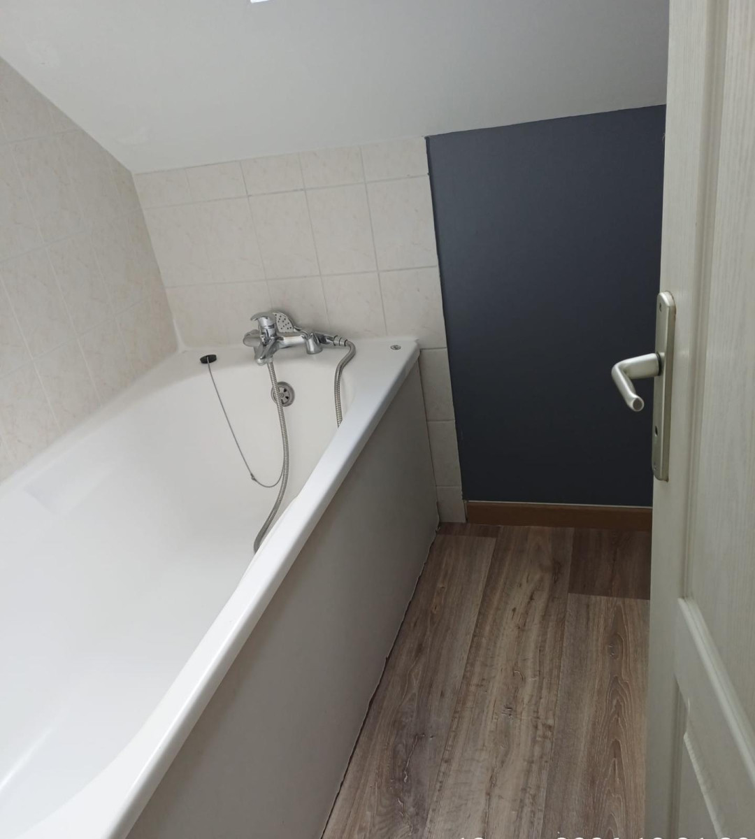 
                                                Location
                                                 Plein centre, bel appartement duplex lumineux