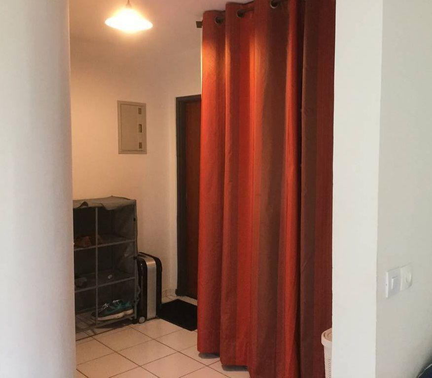 
                                                Location
                                                 Plein centre d'Elancourt, résidence calme