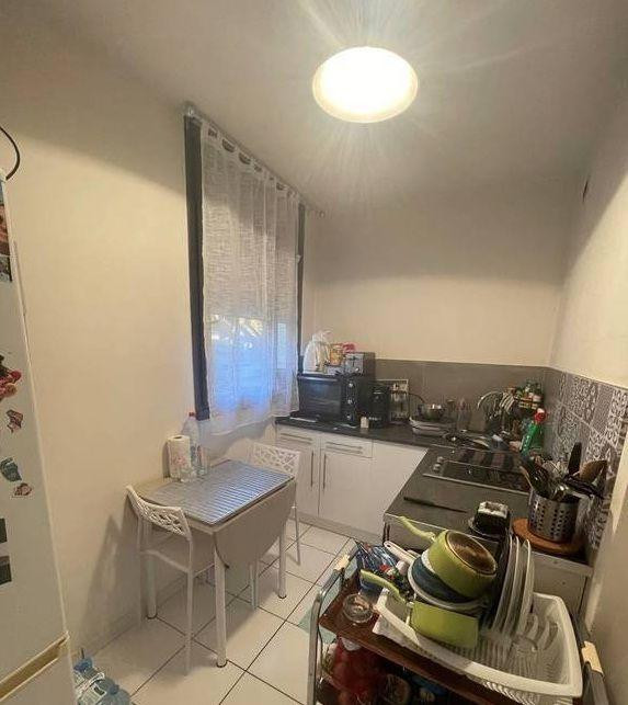 
                                                Location
                                                 Plein centre d'Elancourt, résidence calme