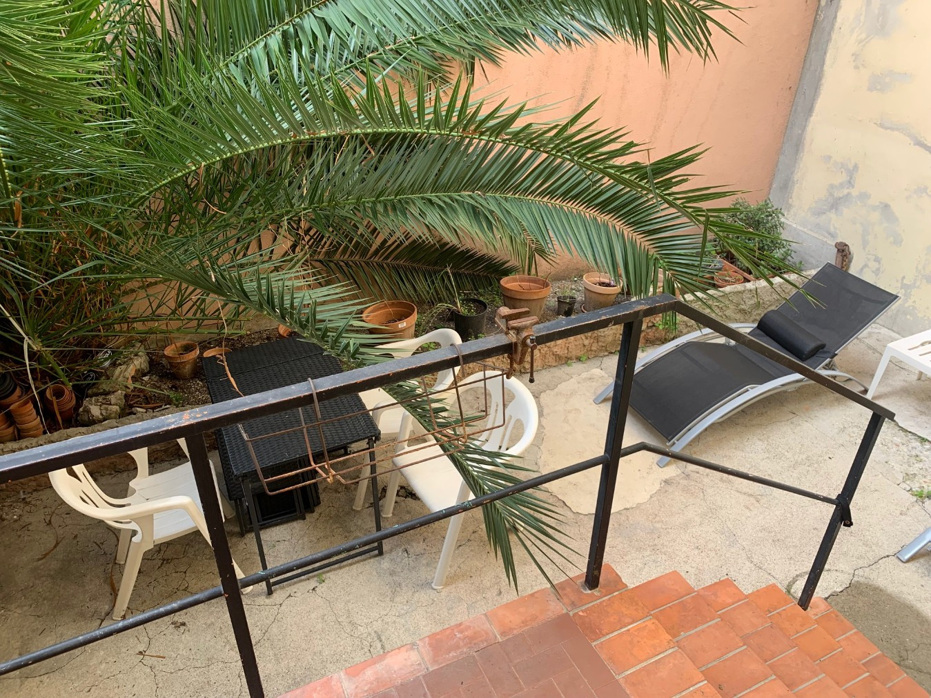 
                                                Vente
                                                 Plein Centre Menton  Petite Copropriété T3  58m²