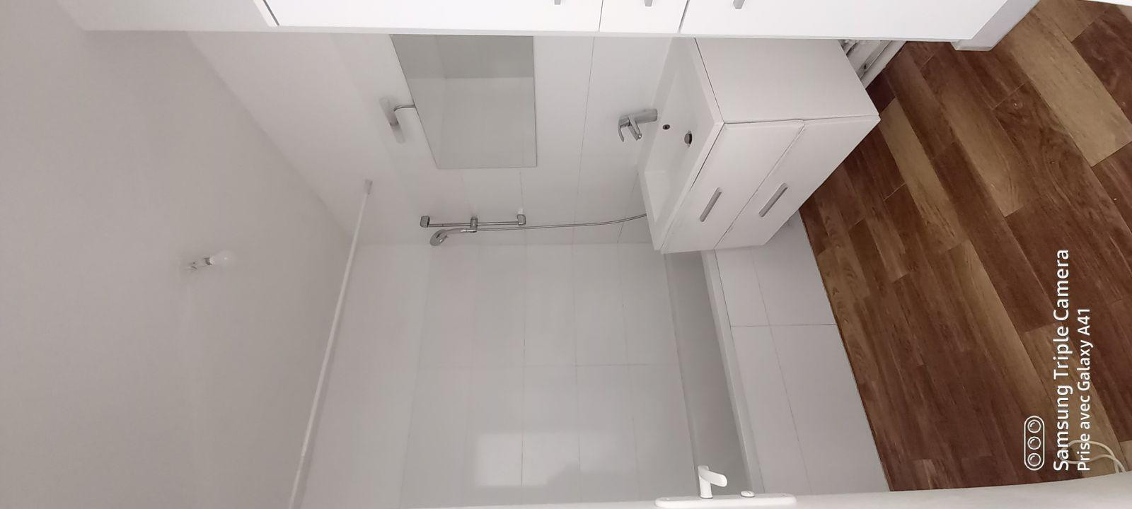 
                                                Location
                                                 Pont de Bezons T2, 66m2 F3 rénové, cuis. intégrée