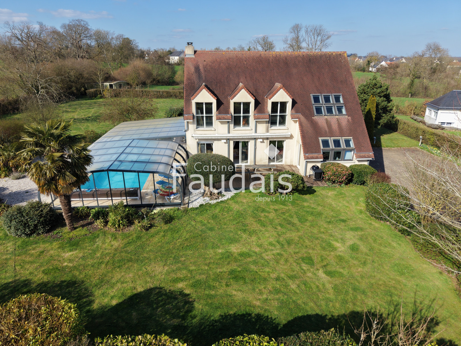 
                                                Vente
                                                 PONT HEBERT, maison de 200m2 avec piscine