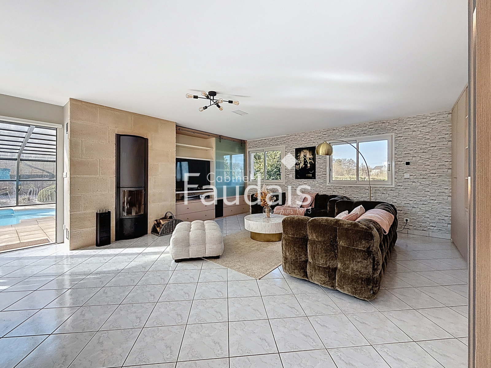 
                                                Vente
                                                 PONT HEBERT, maison de 200m2 avec piscine