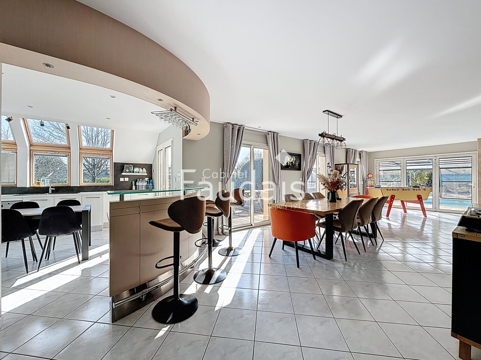 
                                                Vente
                                                 PONT HEBERT, maison de 200m2 avec piscine