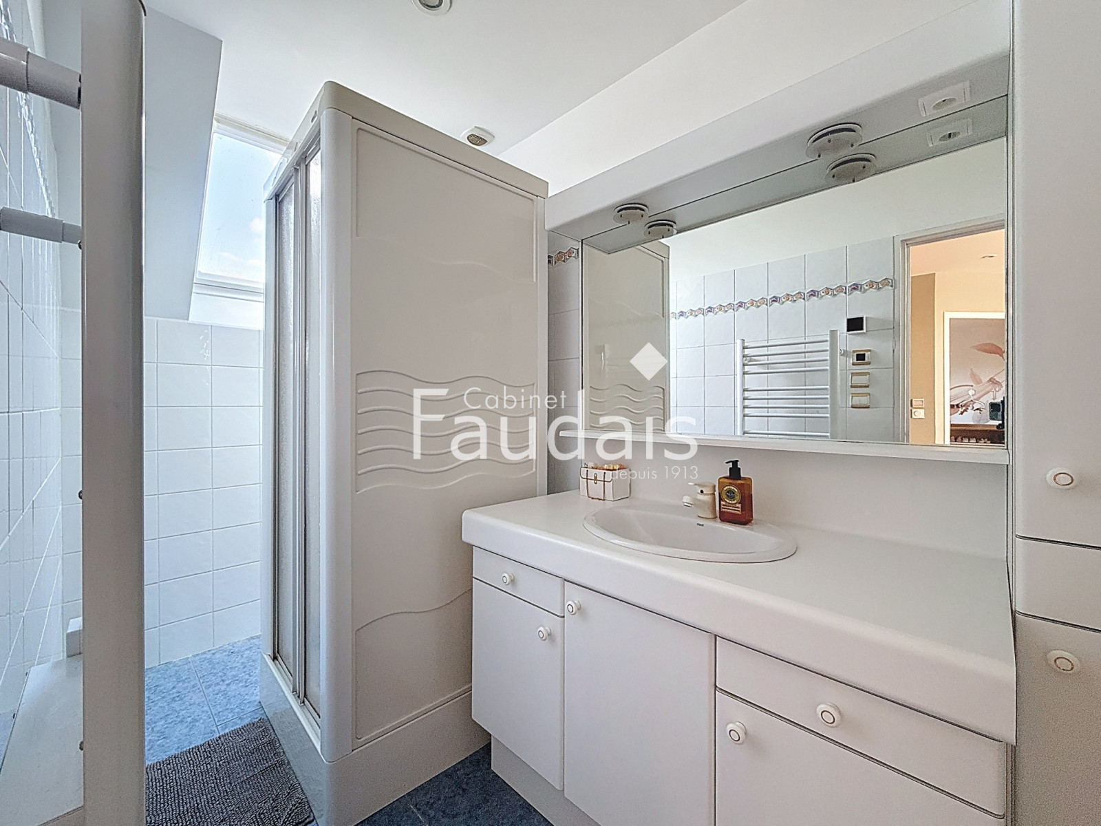 
                                                Vente
                                                 PONT HEBERT, maison de 200m2 avec piscine