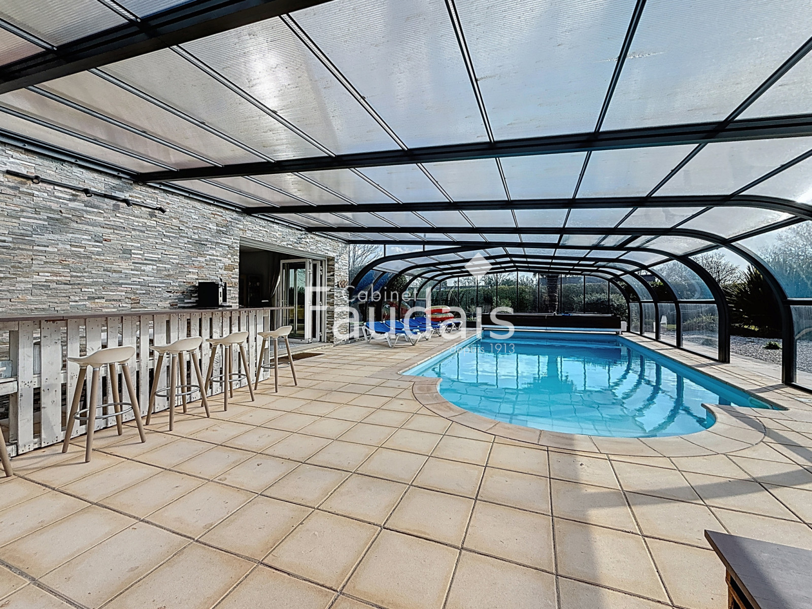 
                                                Vente
                                                 PONT HEBERT, maison de 200m2 avec piscine