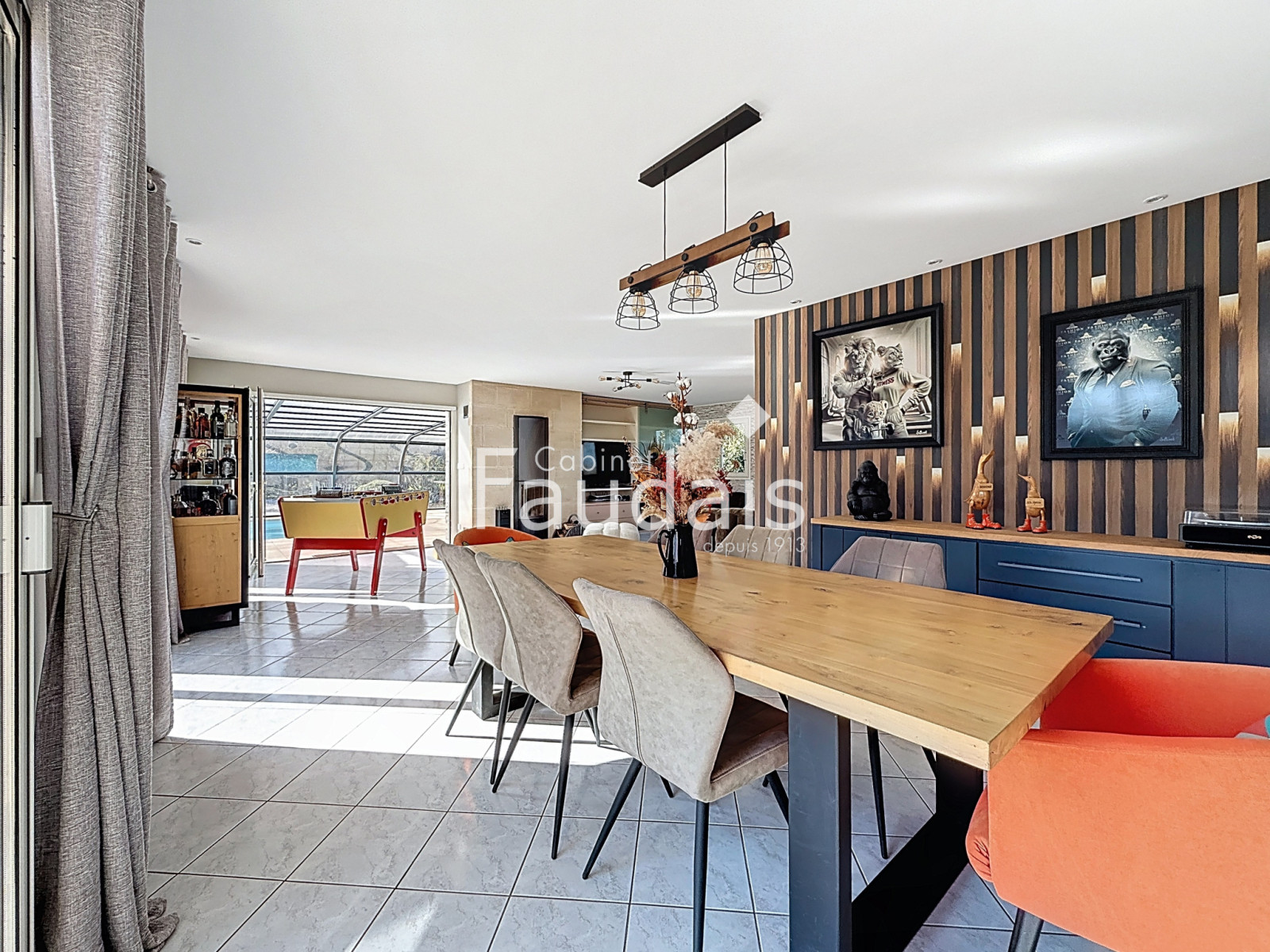 
                                                Vente
                                                 PONT HEBERT, maison de 200m2 avec piscine