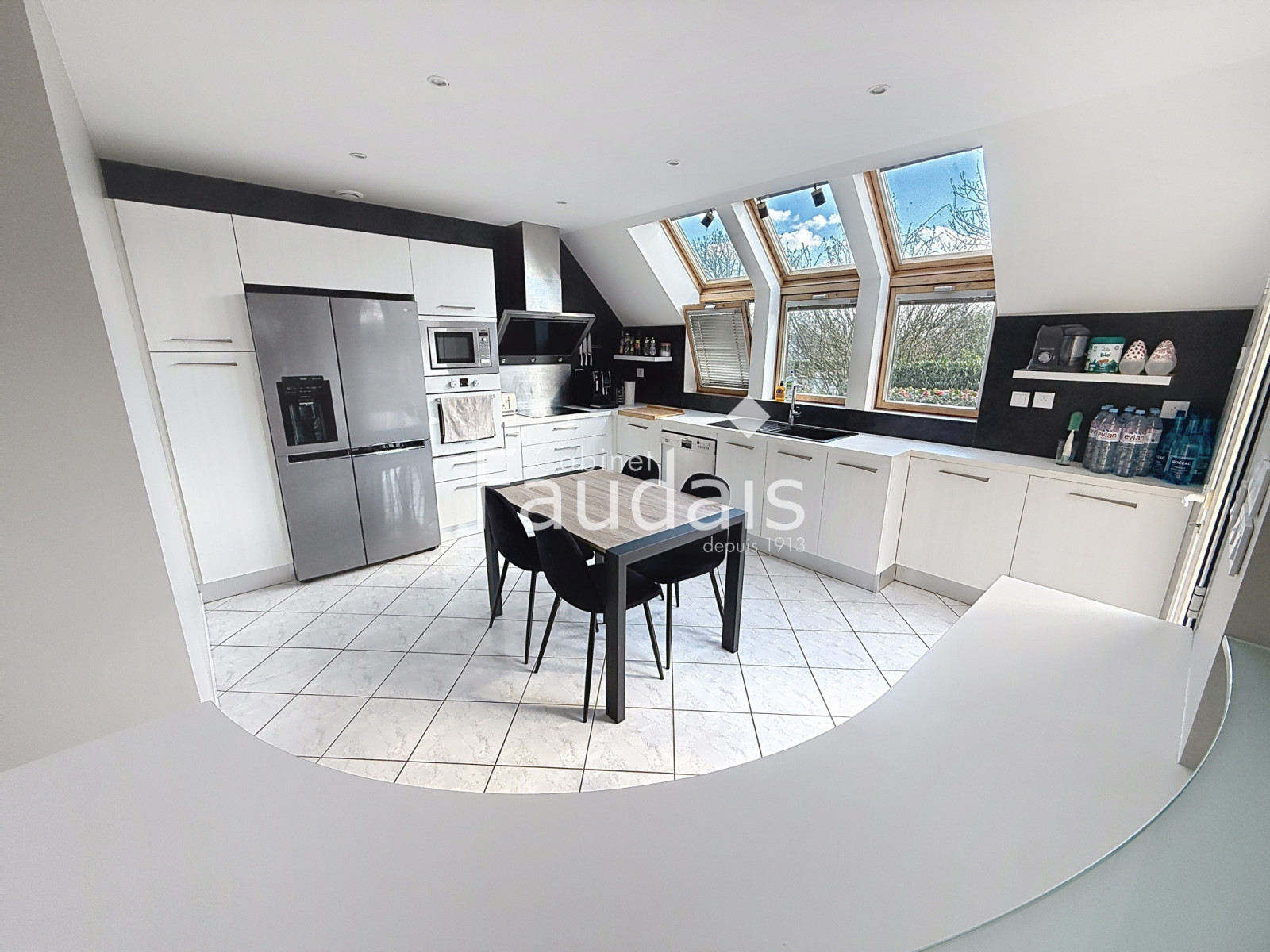 
                                                Vente
                                                 PONT HEBERT, maison de 200m2 avec piscine
