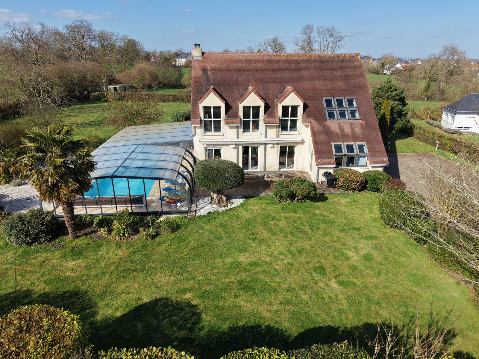 
                                                Vente
                                                 PONT HEBERT, maison de 200m2 avec piscine
