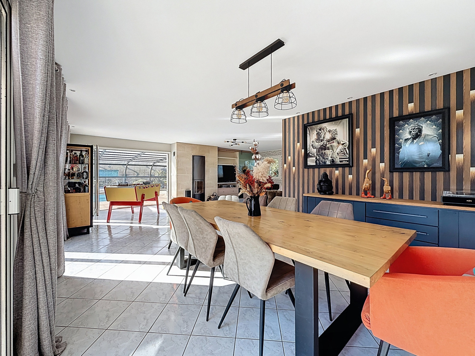 
                                                Vente
                                                 PONT HEBERT, maison de 200m2 avec piscine