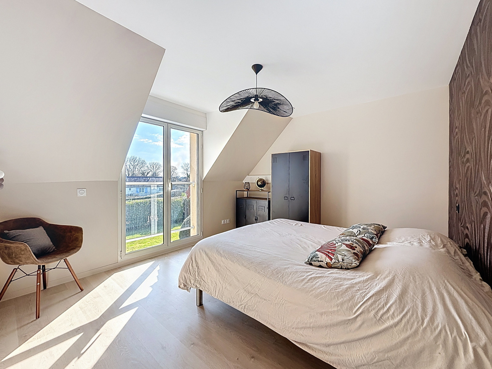
                                                Vente
                                                 PONT HEBERT, maison de 200m2 avec piscine