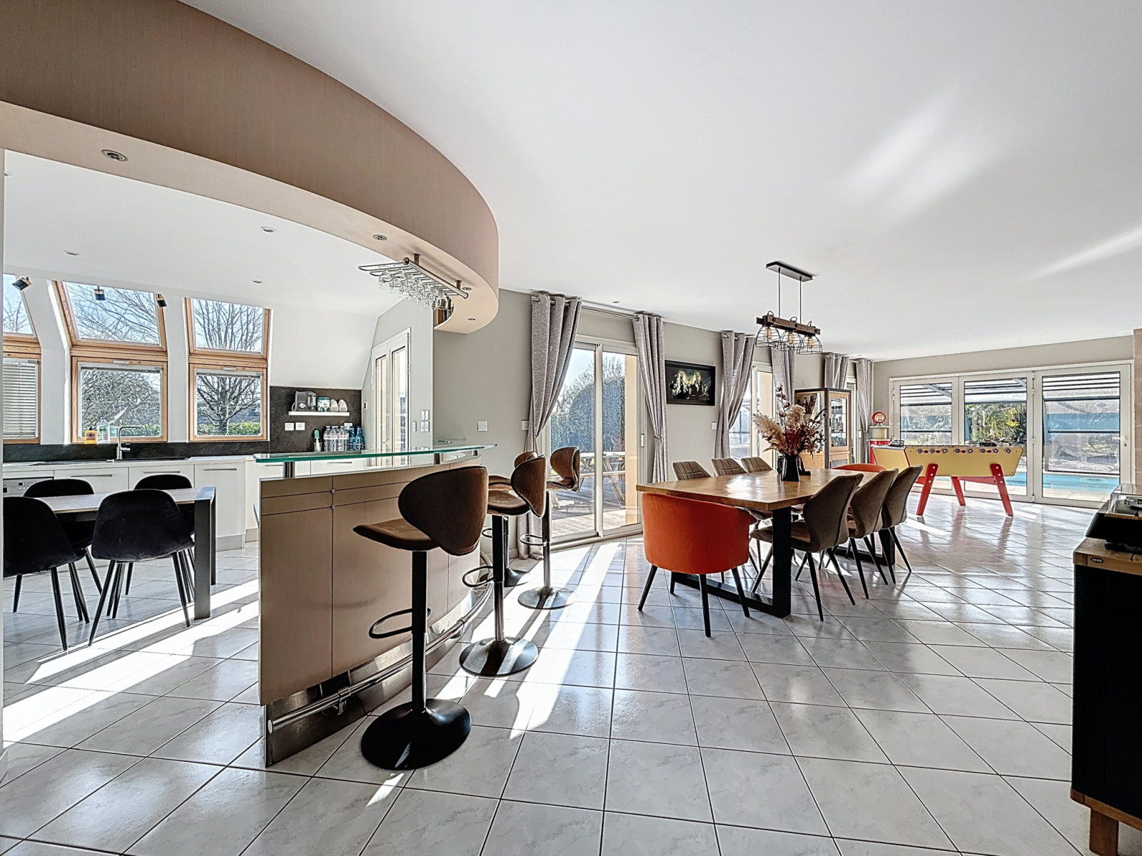 
                                                Vente
                                                 PONT HEBERT, maison de 200m2 avec piscine