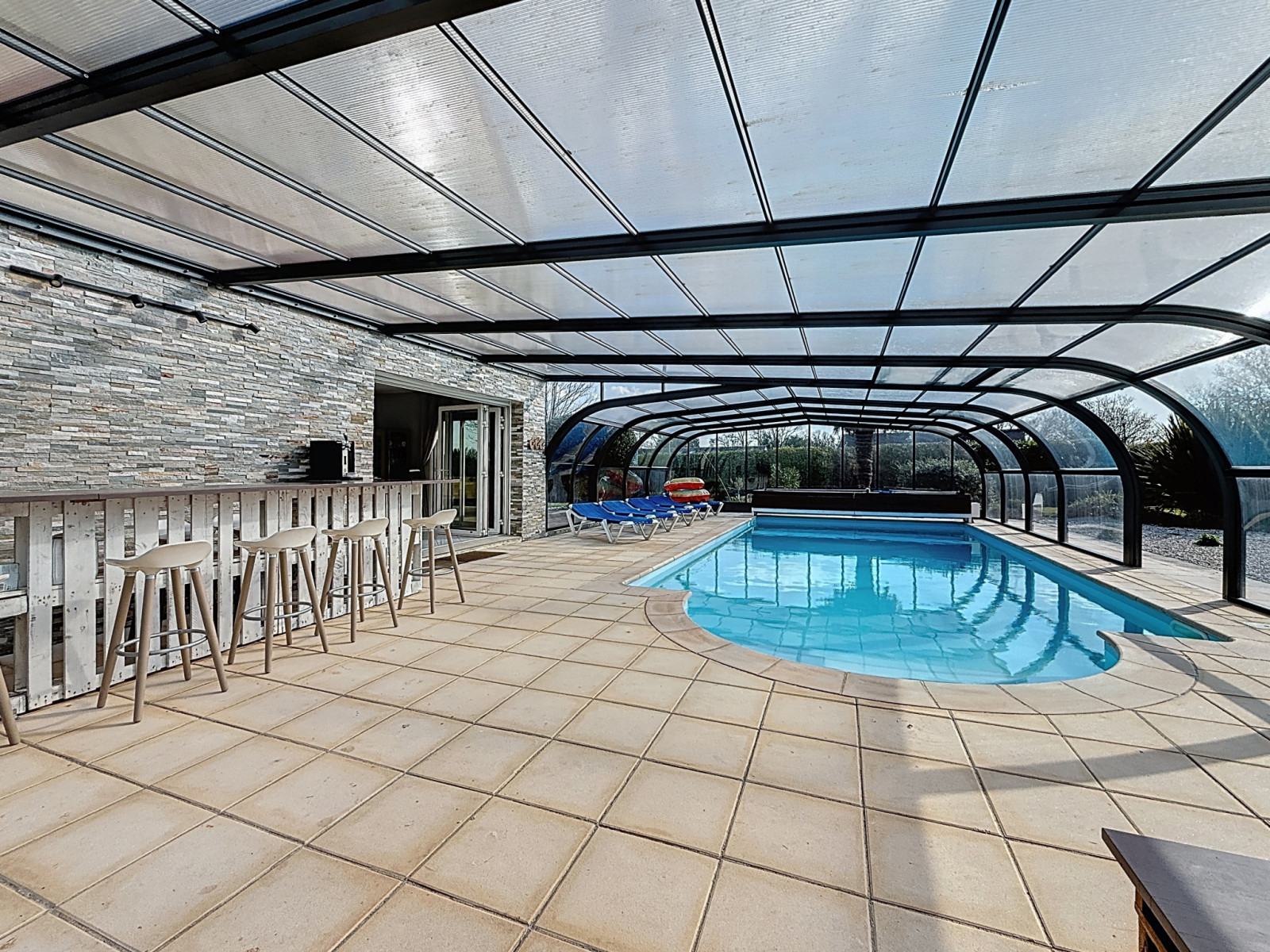 
                                                Vente
                                                 PONT HEBERT, maison de 200m2 avec piscine