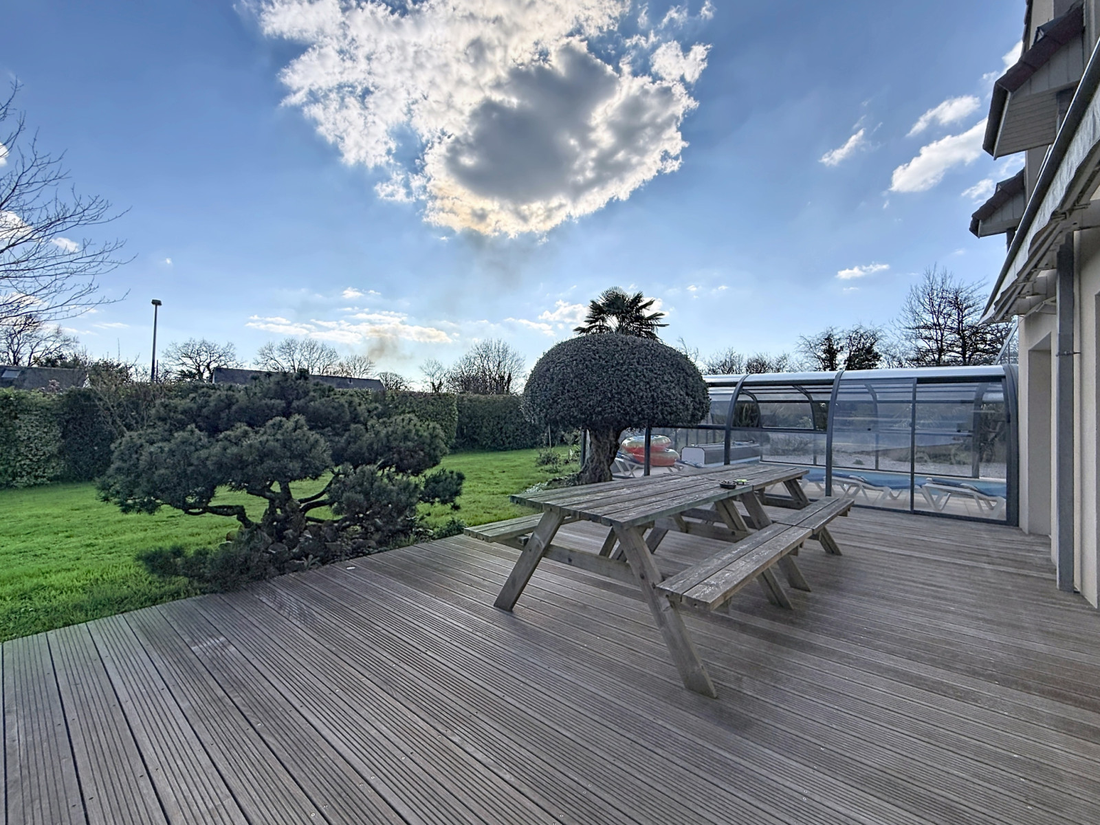 
                                                Vente
                                                 PONT HEBERT, maison de 200m2 avec piscine