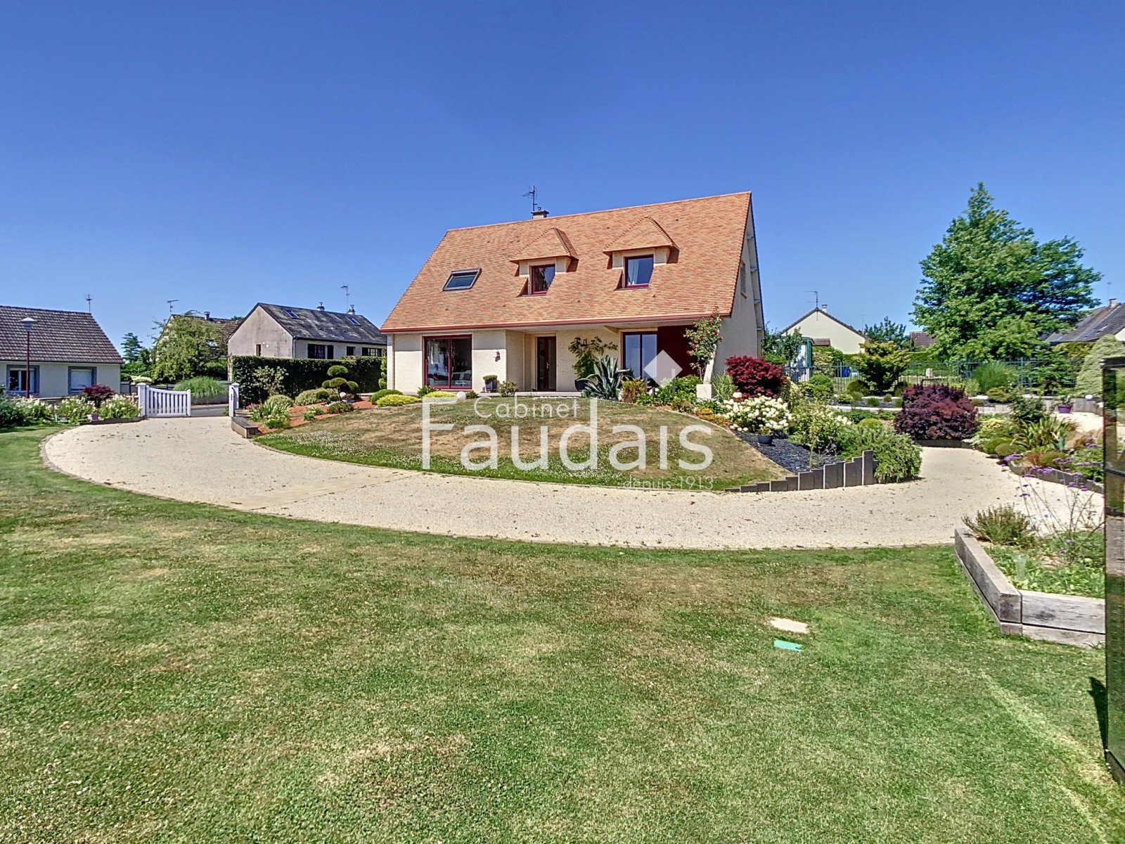 
                                                Vente
                                                 PONT-HEBERT, Maison rénovée de 145m2, 4 chambres