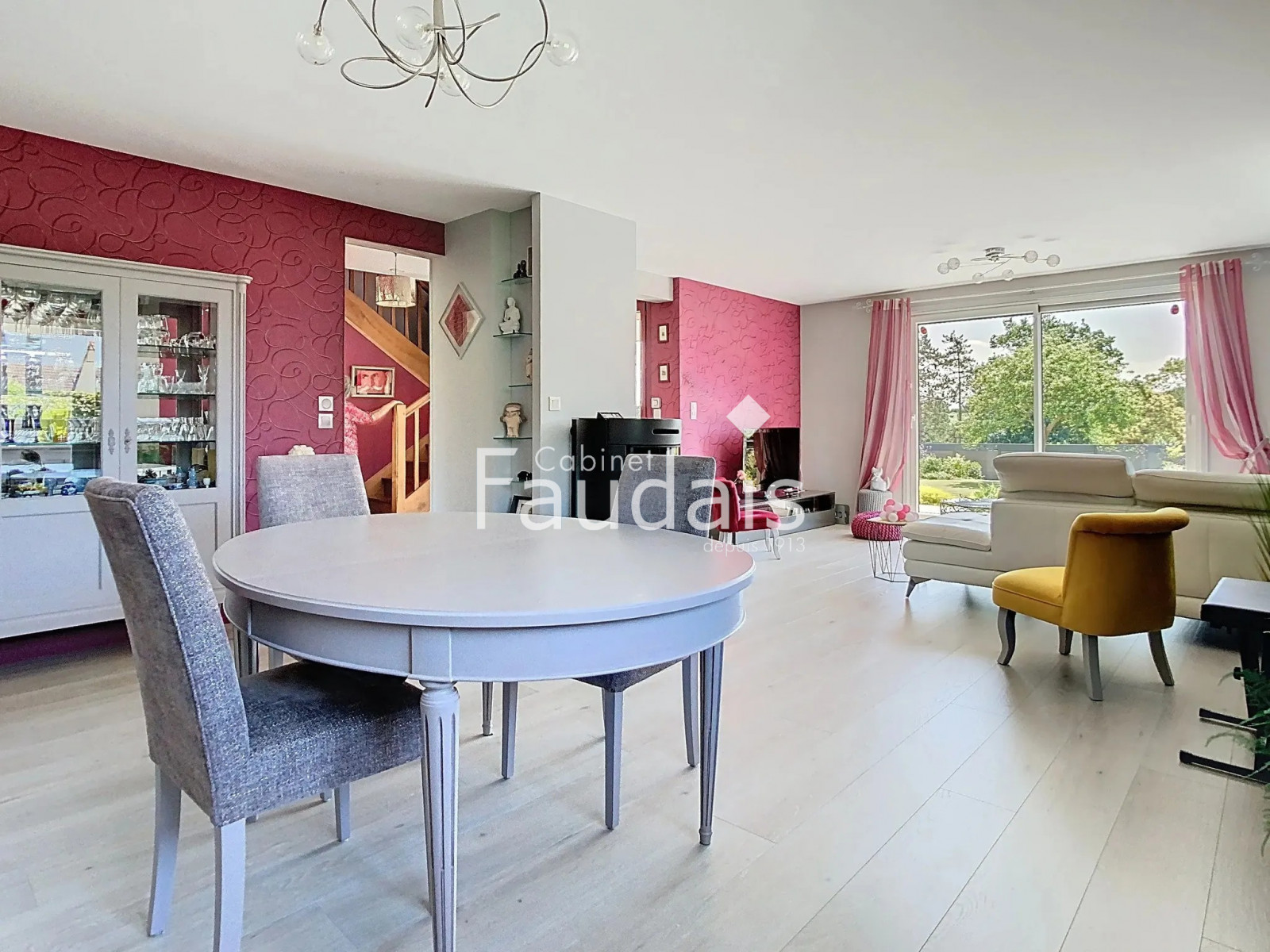 
                                                Vente
                                                 PONT-HEBERT, Maison rénovée de 145m2, 4 chambres