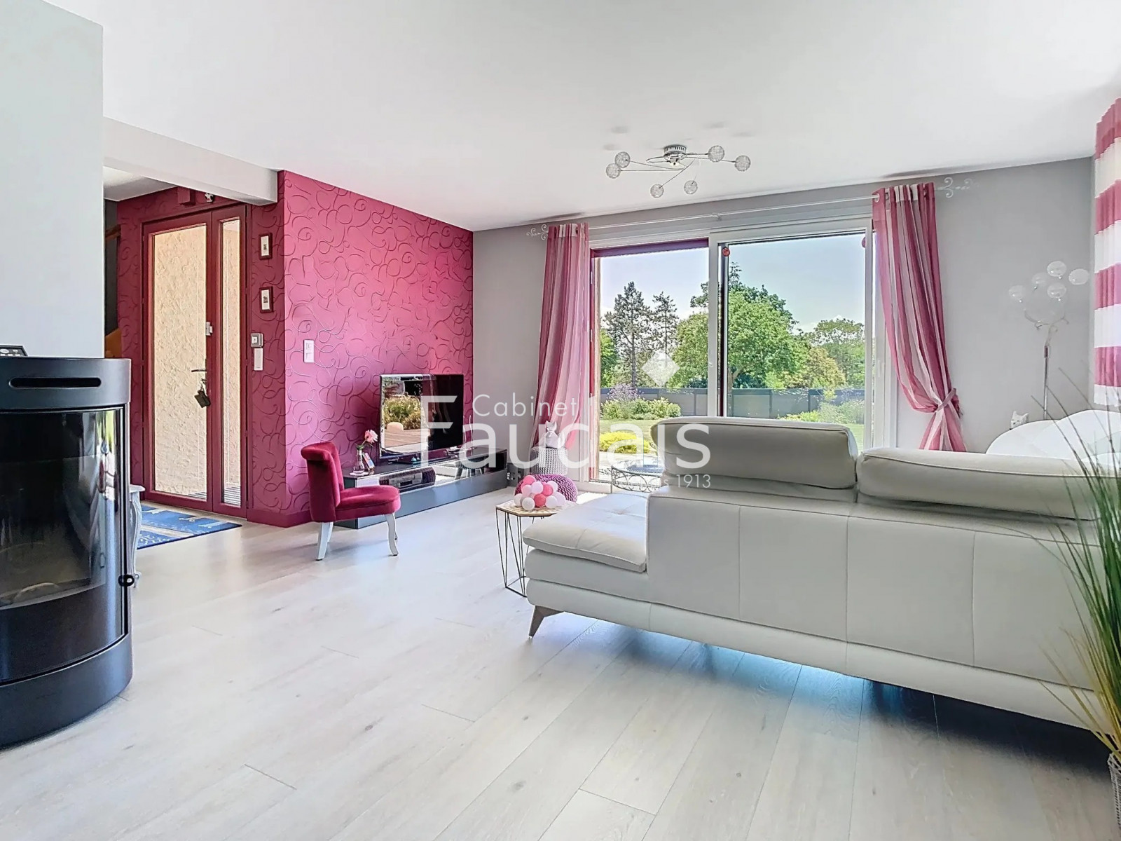 
                                                Vente
                                                 PONT-HEBERT, Maison rénovée de 145m2, 4 chambres