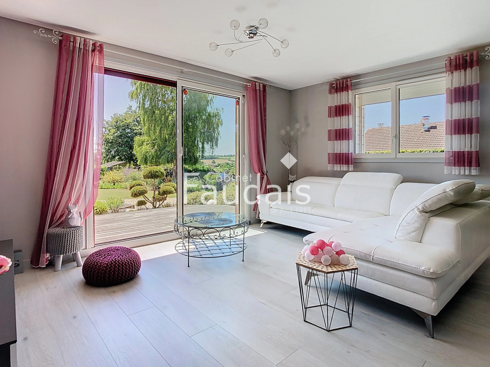 
                                                Vente
                                                 PONT-HEBERT, Maison rénovée de 145m2, 4 chambres