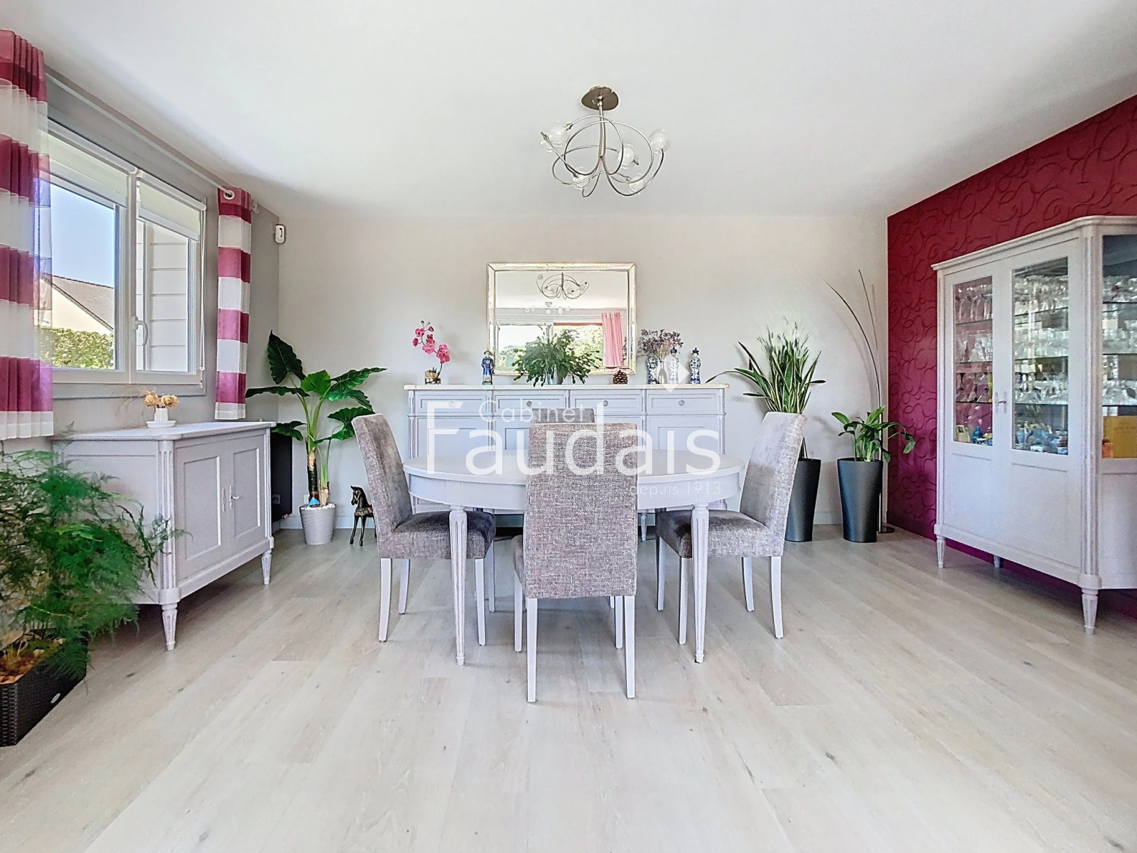 
                                                Vente
                                                 PONT-HEBERT, Maison rénovée de 145m2, 4 chambres