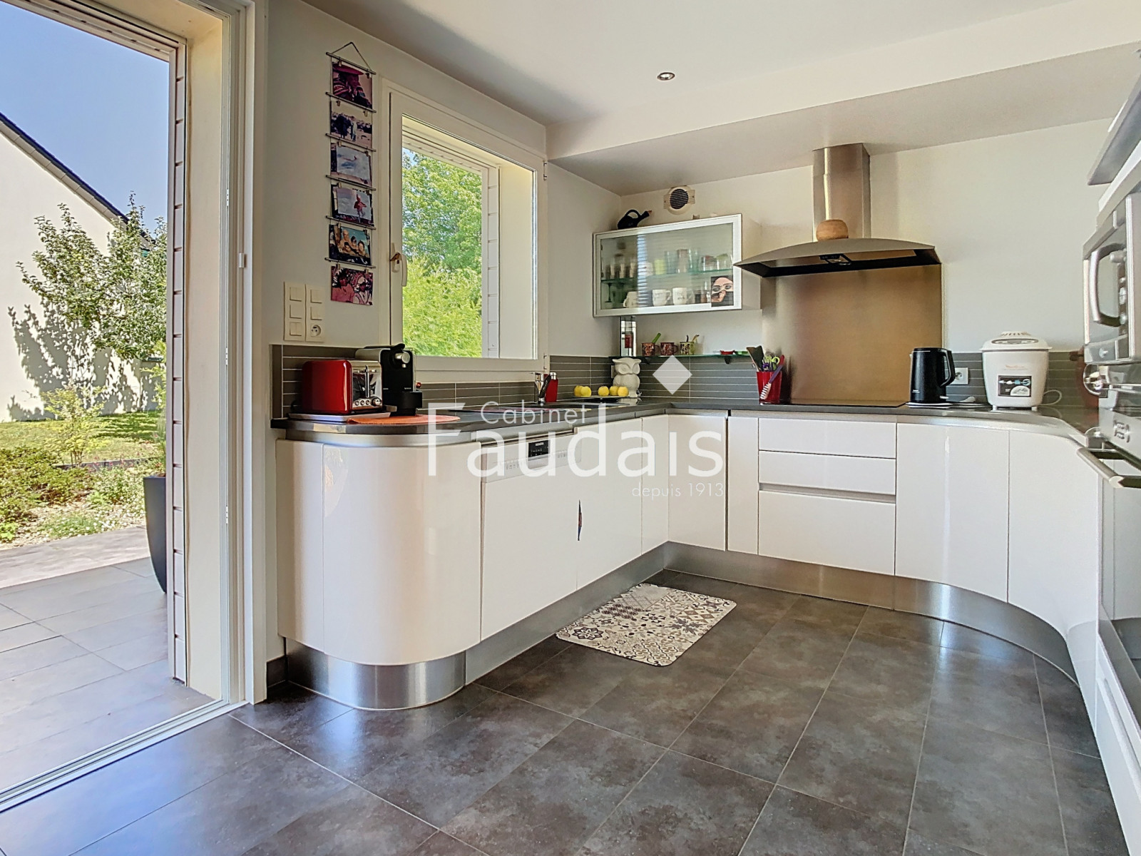 
                                                Vente
                                                 PONT-HEBERT, Maison rénovée de 145m2, 4 chambres