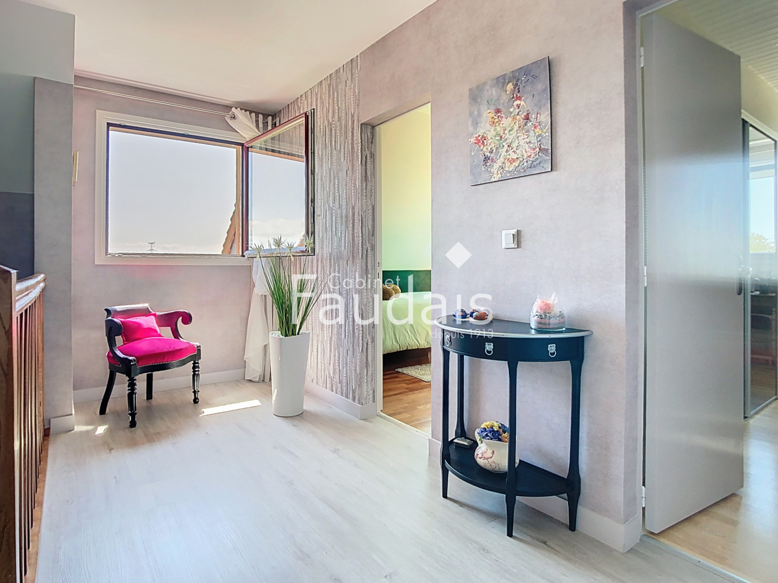 
                                                Vente
                                                 PONT-HEBERT, Maison rénovée de 145m2, 4 chambres