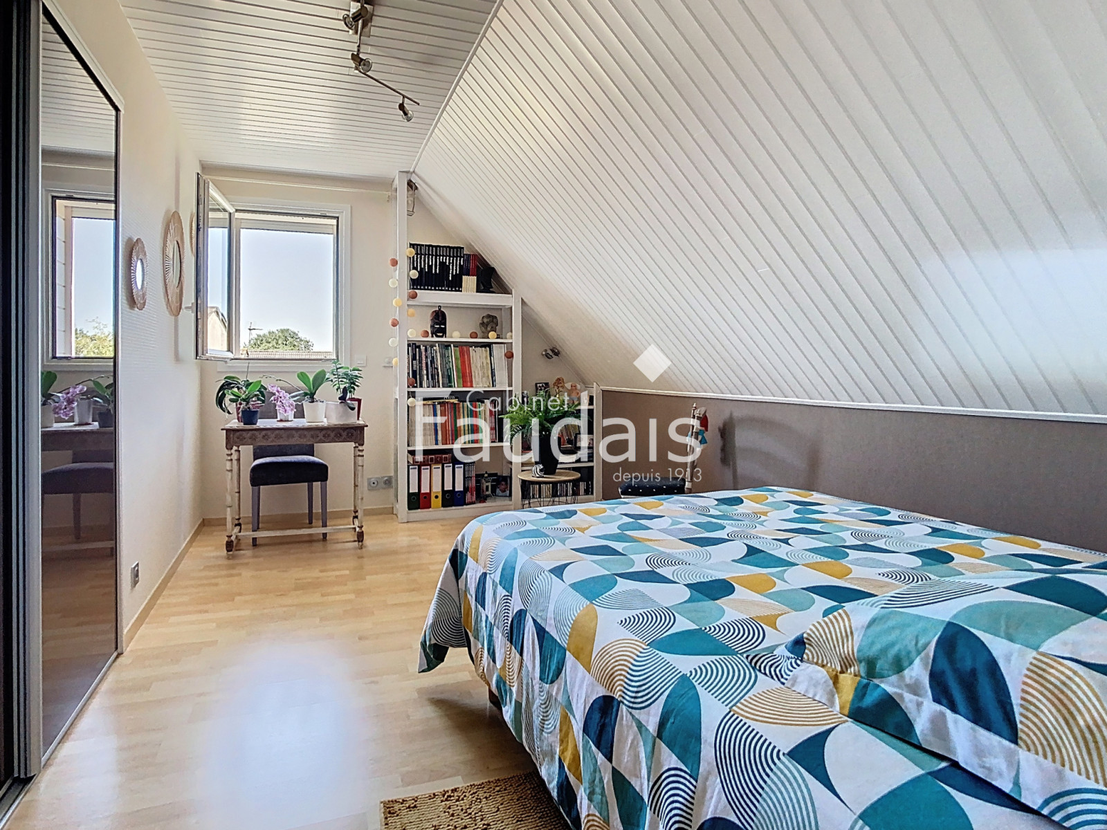 
                                                Vente
                                                 PONT-HEBERT, Maison rénovée de 145m2, 4 chambres