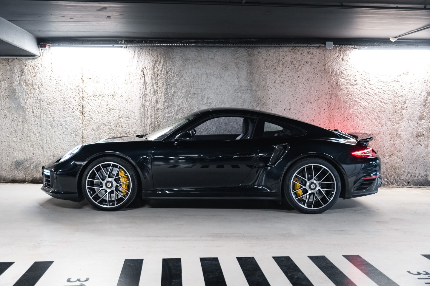 
                                                Voiture
                                                 Porsche 911 (991.2) Turbo S 3.8 580